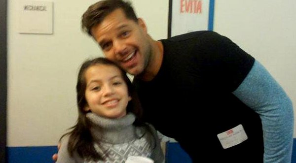 Ricky Martin participa junto a niña peruana en 'Evita'