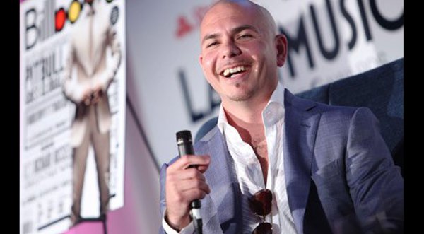 Pitbull compartió su éxito en la música