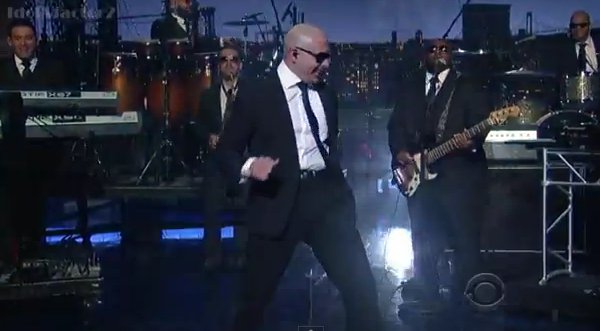Video: Pitbull contagió de su energía con 'Back in Time'