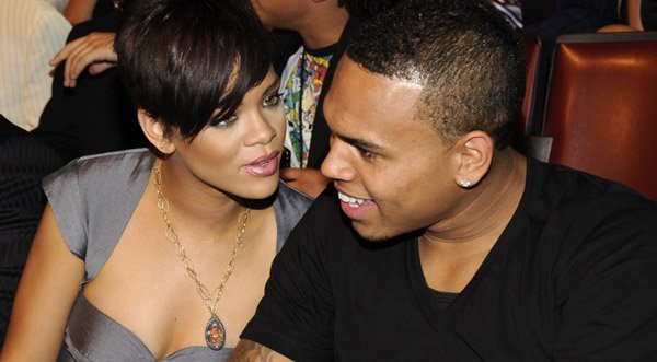 Rihanna habría regresado con Chris Brown
