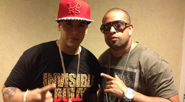 Daddy Yankee y Julio Voltio en homenaje a salsero