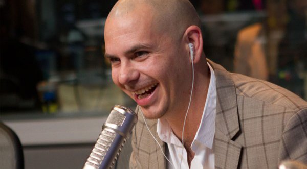 Pitbull cantará en Alaska por broma en Internet