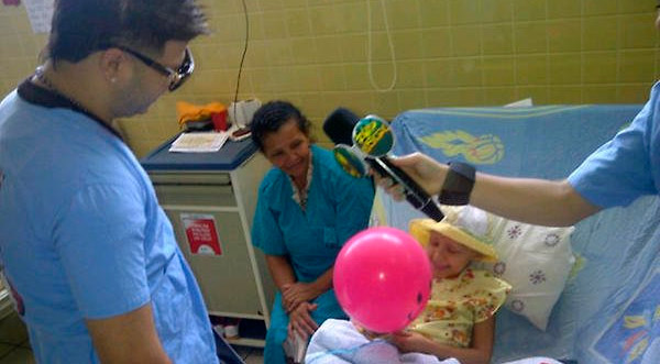 FOTOS: Farruko lleva alegría a niños con cáncer