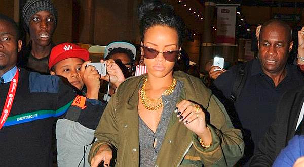 VIDEO: Rihanna genera caos en tren francés