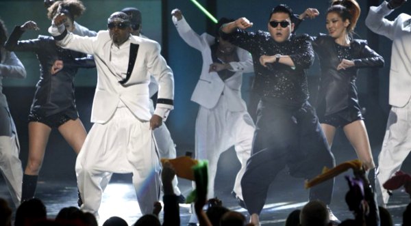 Video: PSY y MC Hammer se mueven al ritmo del Gangnam Style en los AMA 2012