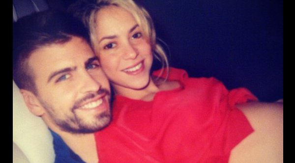 Shakira luce feliz su embarazo junto a Piqué