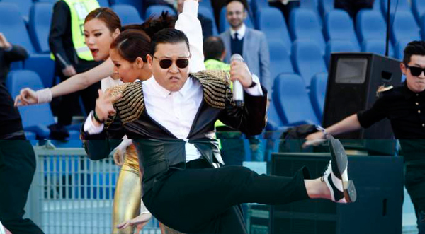 Video:  Abuchean a PSY y su Gangnam Style en Italia