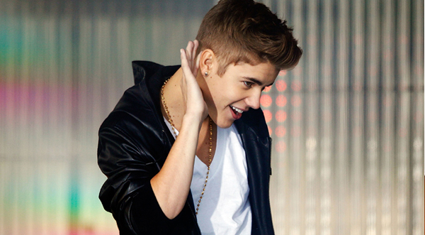 Video: Justin Bieber tuvo tremenda caída en sesión de fotos