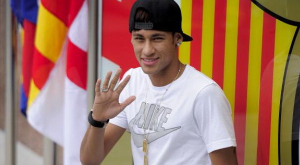 Fotos: Neymar emocionado a su llegada al Barcelona