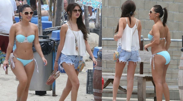 Selena Gomez  y Francia Raisa lucen sus curvas en la playa