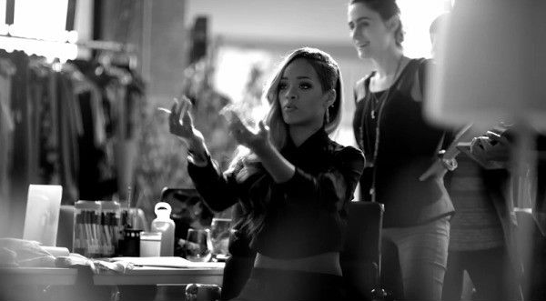 VIDEO: Rihanna protagonista de Comercial