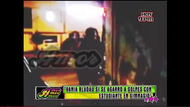 Video: Vania se agarró a golpes con estudiante