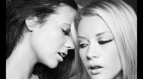 Fotos: Leslie Shaw y Lucia Oxenford aparecen en sensuales fotografías