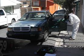 Cheka las reacciones de las personas ante ladrones de diferentes razas.