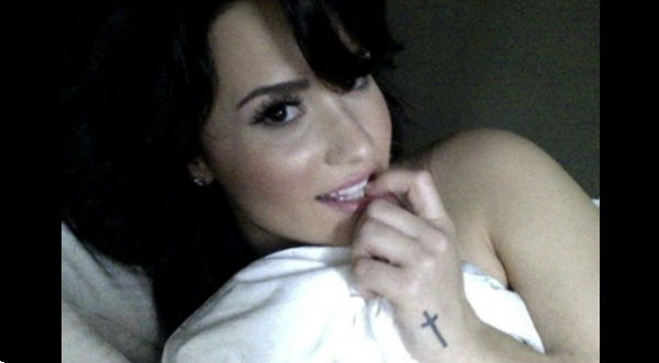 Fotos: Se filtran imágenes de Demi Lovato desnuda en la cama