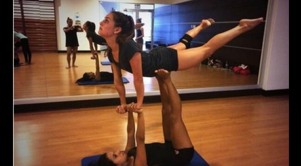 Ximena Hoyos remece las redes sociales con acrobática fotografía