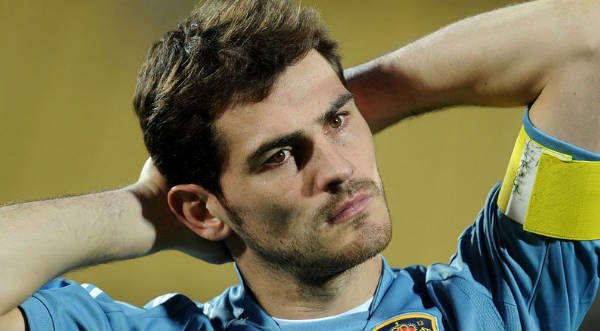 Iker Casillas insulta a aficionado en las redes sociales