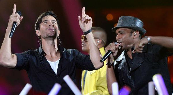 Enrique Iglesias y su espectacular presentación en Los Premios Juventud - VIDEO