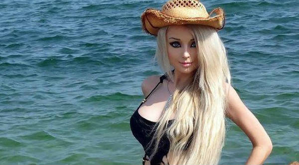 ¡Los cambió a todos! Conoce  a la familia de la ’Barbie Humana’- FOTOS