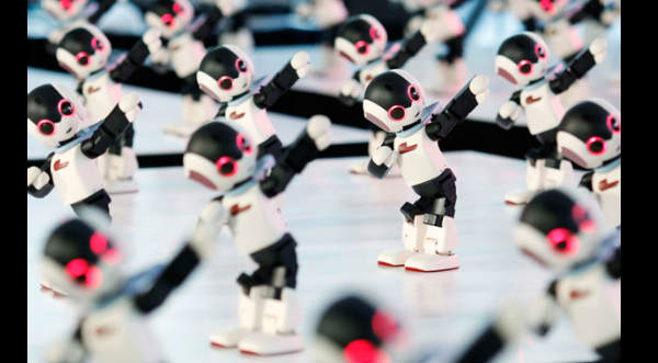 Checa el impresionante baile sincronizado que realizaron 100 robots humanoides - VIDEO