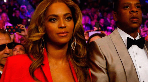 Beyoncé sorprendió con infartante escote en 'La pelea del siglo'- FOTO