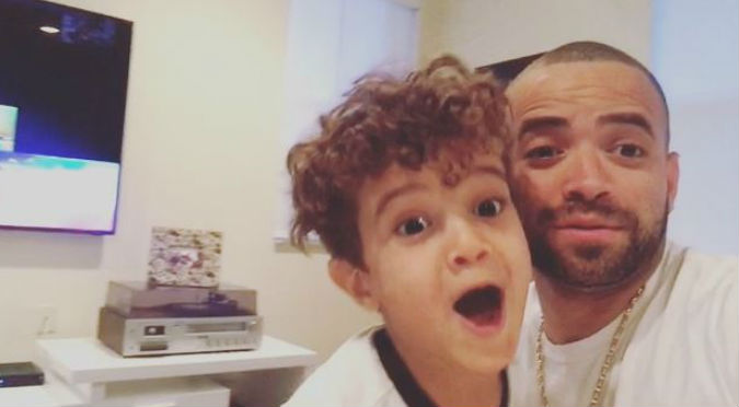 Checa el video de Nacho y su hijo cantando un conocido tema de Pitbull