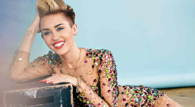 Mira los espectaculares trajes que usó Miley Cyrus en el Video Music Awards de MTV - FOTOS