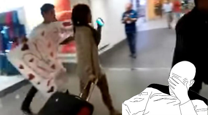 ¡MELINAAA! Chica chotea a novio en aeropuerto y rompe su cartel de amor– VIDEO