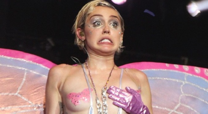 Instagram: Expareja de Miley Cyrus publica foto sin ropa