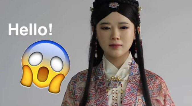 YouTube: Le hacen insólitas preguntas a robot china y contesta así