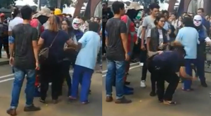 Madre busca a su hijo con correa en mano por estar en protesta (VIDEO)