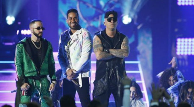 Wisin, Yandel y Romeo Santos cantaron 'Aullando' por primera vez en vivo (VIDEO)