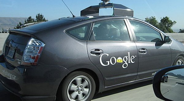 Google elaboraría un auto que se maneja solo
