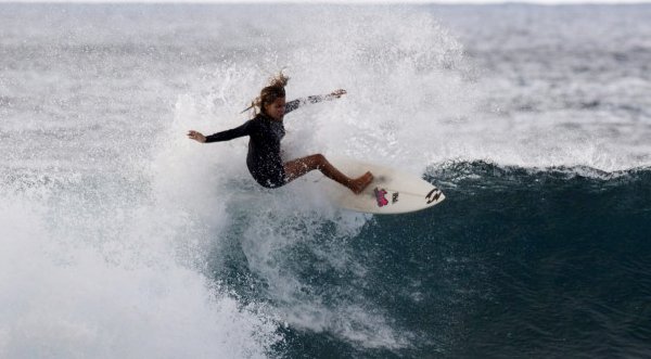 Peruana ganó torneo de surf en Hawai