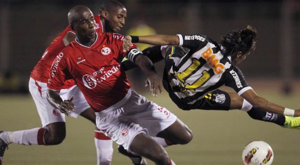 Aurich perdió 3-1 ante Santos