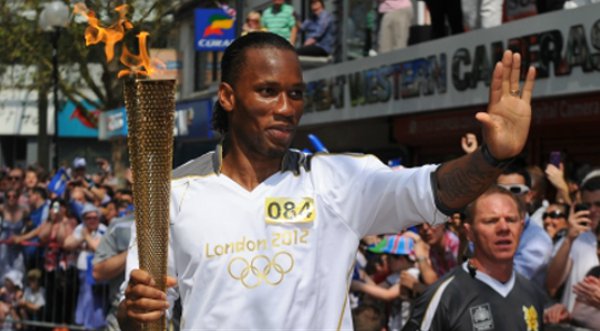 Video: Drogba llevó la antorcha olímpica