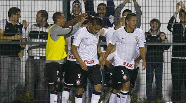 Paolo Guerrero agradecido con hinchada del Corinthians