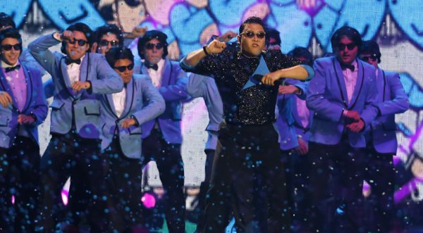 Video: Psy alborotó los MTV EMA 2012 con el 'Gangnam Style'