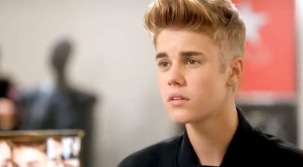 Video: Justin Bieber ahora la pega de superhéroe