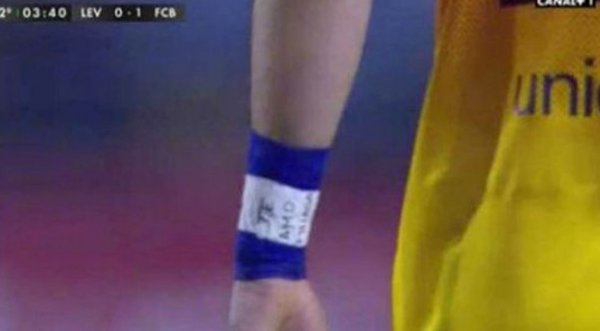 Lionel Messi usa una muñequera en honor a su hijo