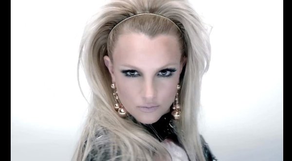 Video: Will.i.am y Britney Spears se unen en “Scream & Shout”