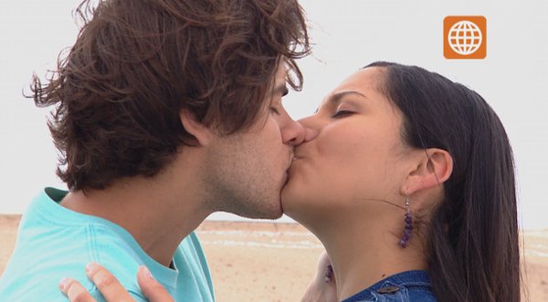 Video: Grace y Nicolás vuelven con beso en Al Fondo hay sitio