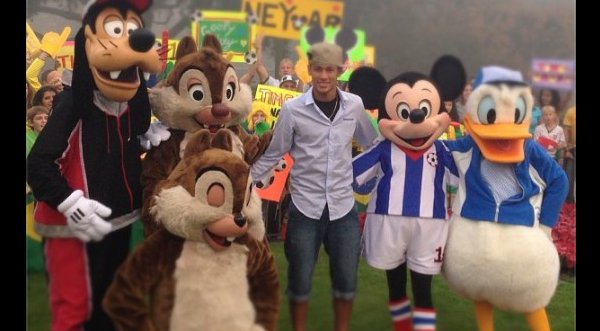 Fotos: Neymar se divirtió en Disney World