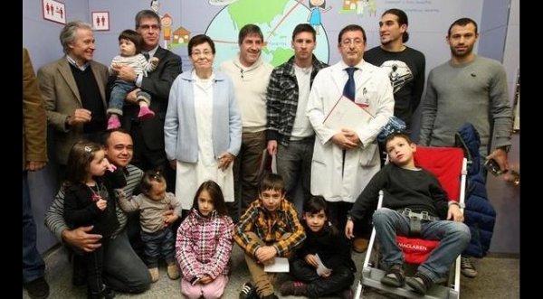Fotos: Lionel Messi y sus compañeros visitan a niños en hospitales
