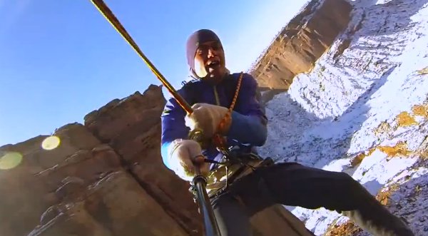 Video: ¡Alucinante! Hombre se balancea sobre columpio más alto del mundo
