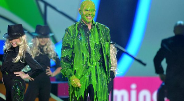 Fotos: Artistas fueron bañados con el famoso 'moco verde' en los Kids Choice Awards