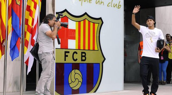 Fotos: Neymar emocionado a su llegada al Barcelona