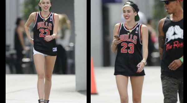 Miley Cyrus luce sus piernas con un look distinto