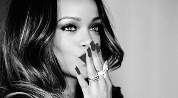 Rihanna alborotó las redes sociales con sensual imagen- FOTO