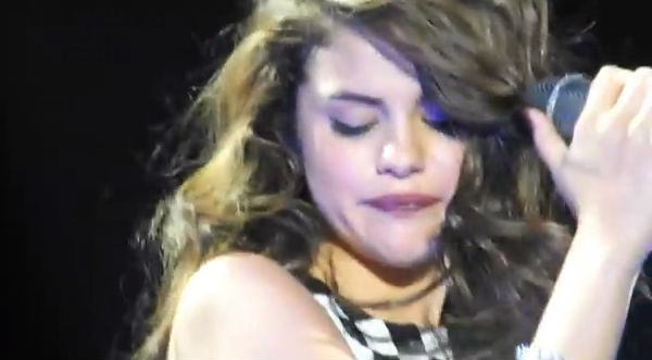 Video: Selena Gomez llora cantando tema inspirado en Justin Bieber